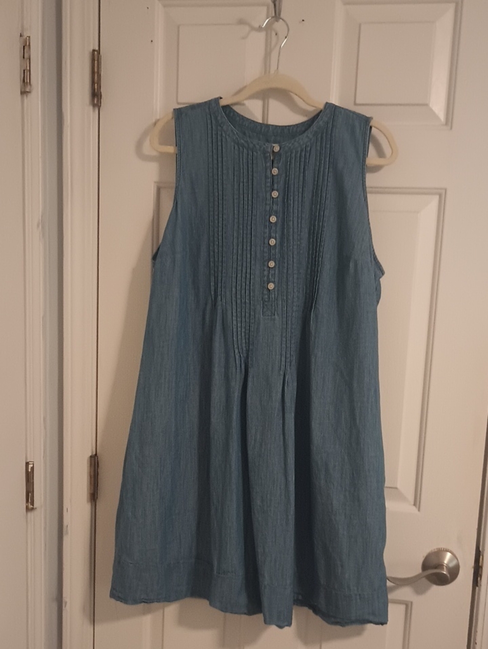 Sonoma Sleeveless Pintuck Chambray Midi Dress in Blue